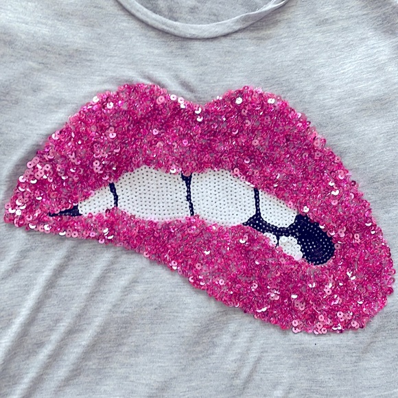 🫦Sequin Lips Tee🫦 - Picture 2 of 4